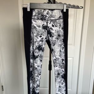 Under Amour White/Grey Camo Leggings